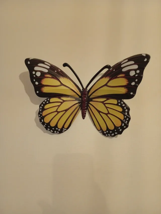 2 Mariposas Decorativas de Lata miden 30 × 30