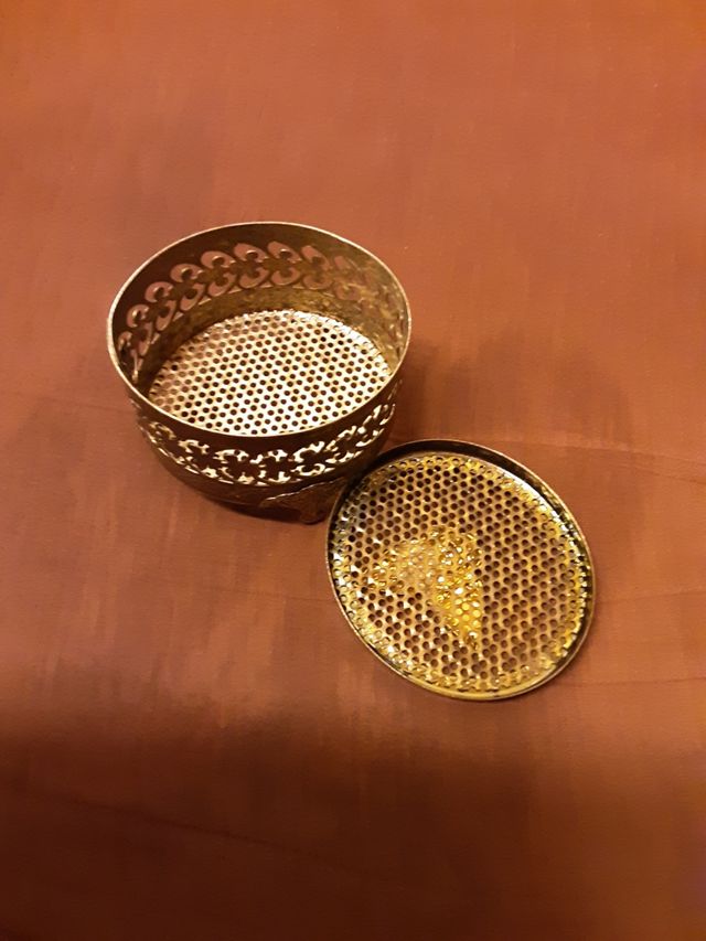 Joyero antiguo metal dorado con rosa