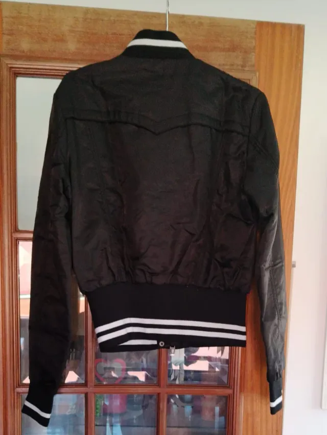 Chaqueta bomber negra