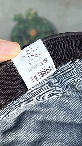 Gorra de cuero marrón