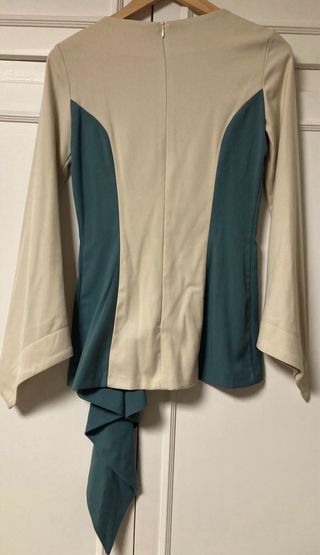 IQ blusa beige y azul Talla XS sin estrenar