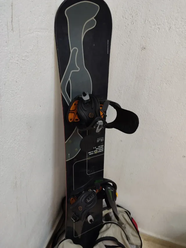 Tabla Snowboard + Fijaciones + botas + accesorios
