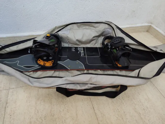 Tabla Snowboard + Fijaciones + botas + accesorios