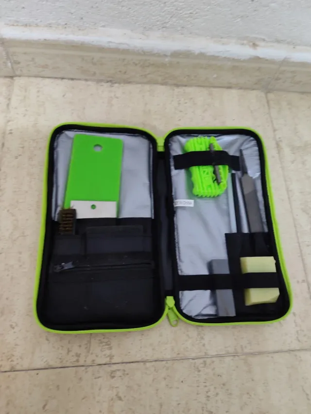 Tabla Snowboard + Fijaciones + botas + accesorios