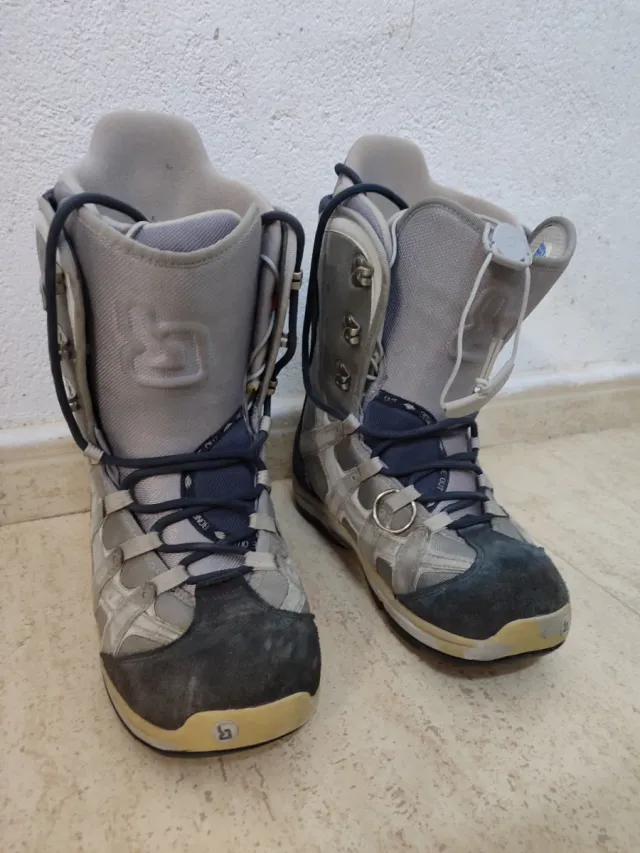 Tabla Snowboard + Fijaciones + botas + accesorios