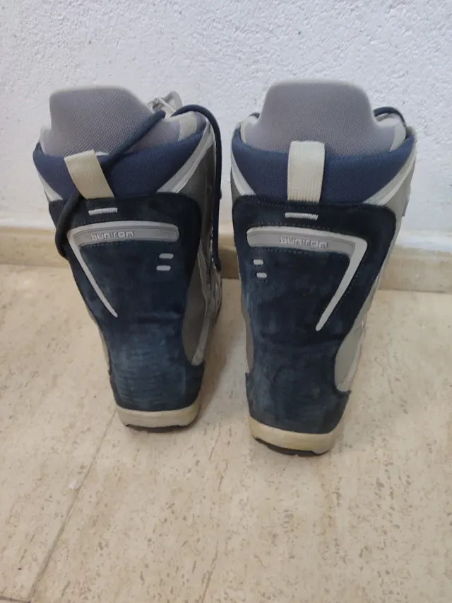 Tabla Snowboard + Fijaciones + botas + accesorios