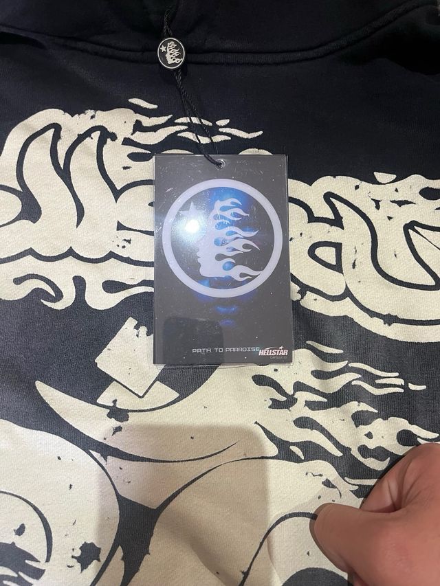 Sudadera Hellstar Negra con Diseño Om