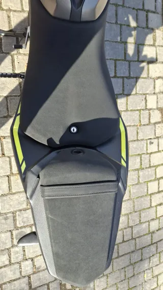 Mt125 2018, amarilla y negra