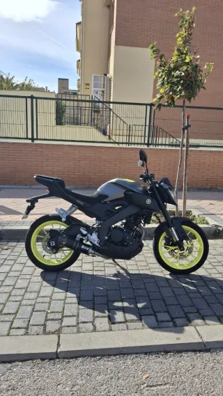 Mt125 2018, amarilla y negra