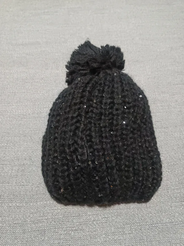 Gorro lana negro pompón brillantitos
