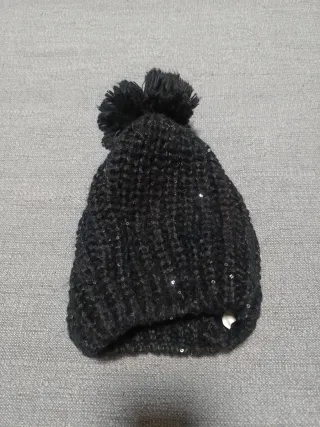Gorro lana negro pompón brillantitos