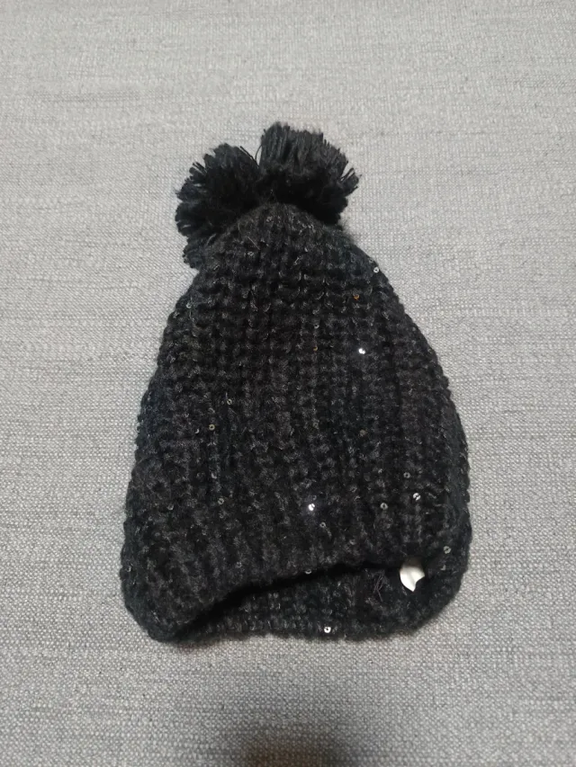 Gorro lana negro pompón brillantitos