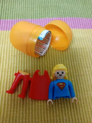 Supergirl Playmobil DC Kinder Sorpresa