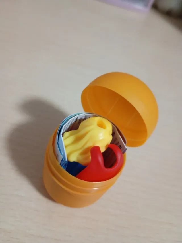 Supergirl Playmobil DC Kinder Sorpresa