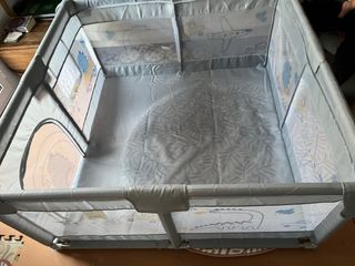 Parque infantil seguro y espacioso