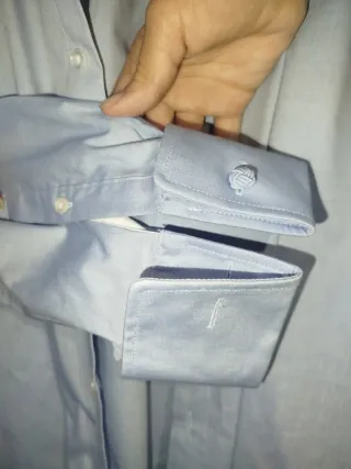 Camisa azul hombre botones bola