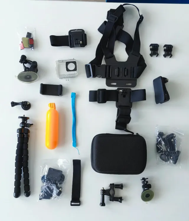 Actioncam YI 4K+ con Custodia e Accessori