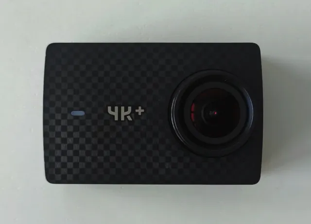 Actioncam YI 4K+ con Custodia e Accessori