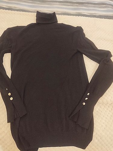 Vestido negro cuello alto