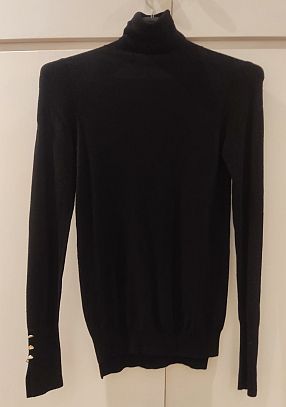 Vestido negro cuello alto