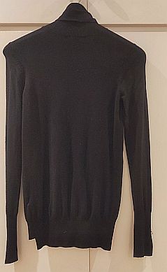 Vestido negro cuello alto