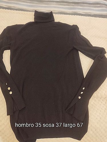 Vestido negro cuello alto