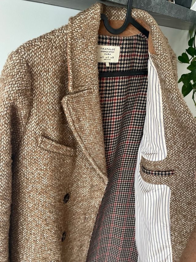 Abrigo largo marrón Zara