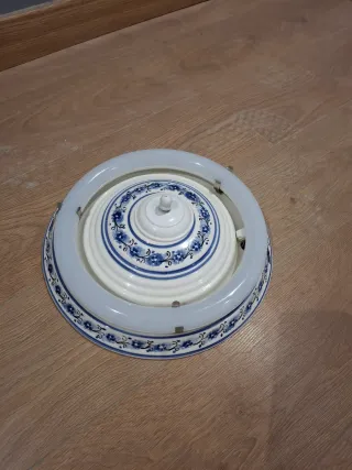 Lámpara cerámica azul y blanca