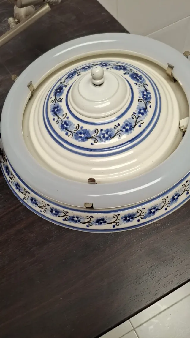 Lámpara cerámica azul y blanca