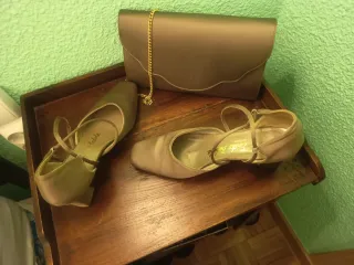 Juego fiesta: Zapatos y cartera color Camel