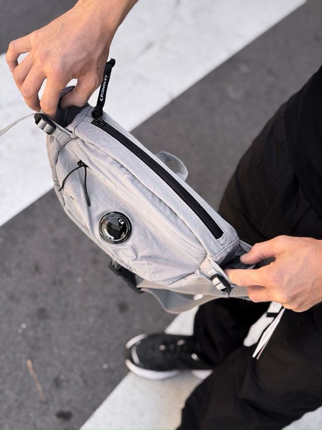 Riñonera de C.P. Company color Gris