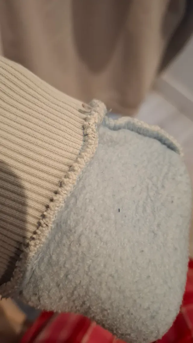 Sudadera beige con capucha