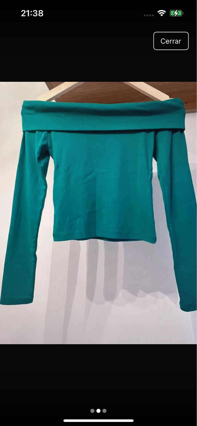 Camisa Stradivarius verde hombros descubiertos