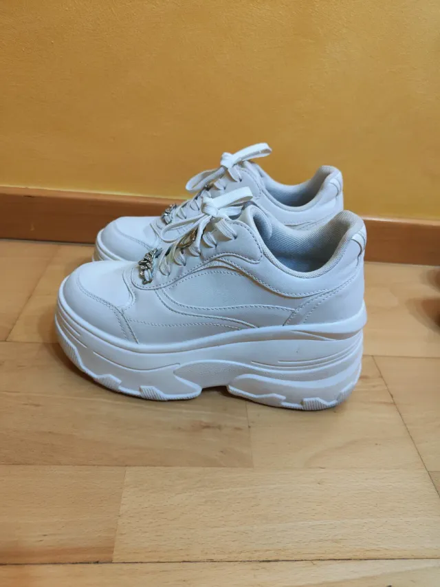 Zapatillas plataforma XL con charms