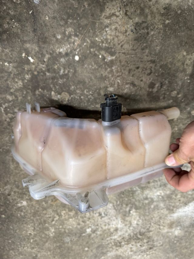 Bote expansión SEAT Exeo