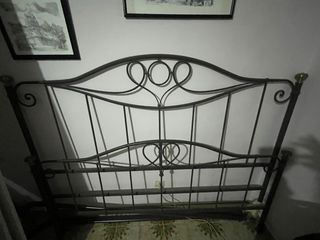 Letto matrimoniale in ferro battuto decorato