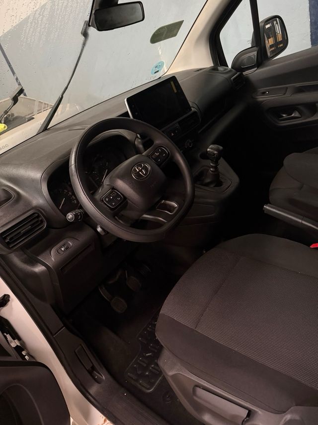 Toyota Proace City 2024 Dana reparar