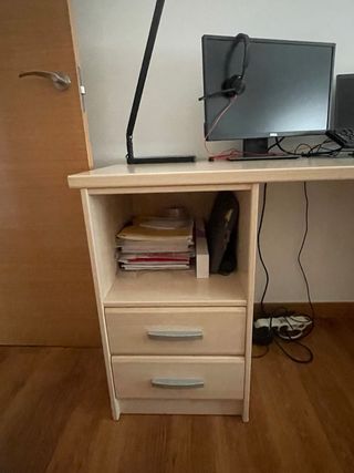 Escritorio con cajonera y zapatero