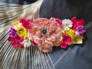 Accesorio floral para vestido o mono