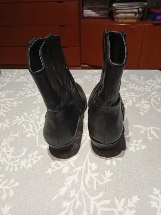 Botas camperas negras media caña