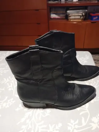 Botas camperas negras media caña