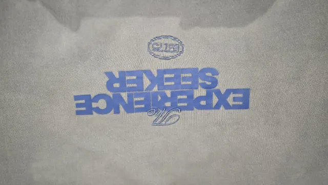 Sudadera gris Experience Seeker