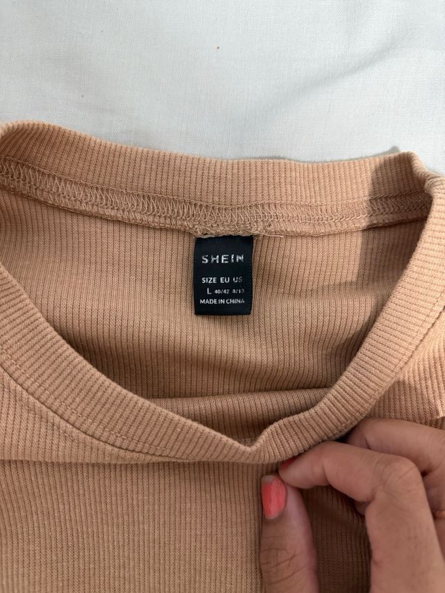 Camiseta manga larga beige con cordones