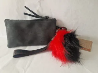 Bolso Lantrend con pompón y tachuelas