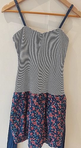 Vestido estampado floral y rayas