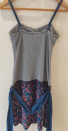 Vestido estampado floral y rayas