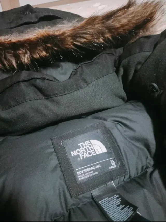 Abrigo The North Face Negro con Capucha
