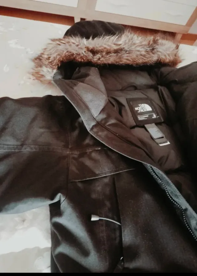 Abrigo The North Face Negro con Capucha