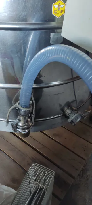 Extractor de miel automático 8 cuadros patas regul