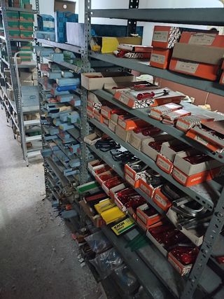 Liquidación material de fijación y herramientas